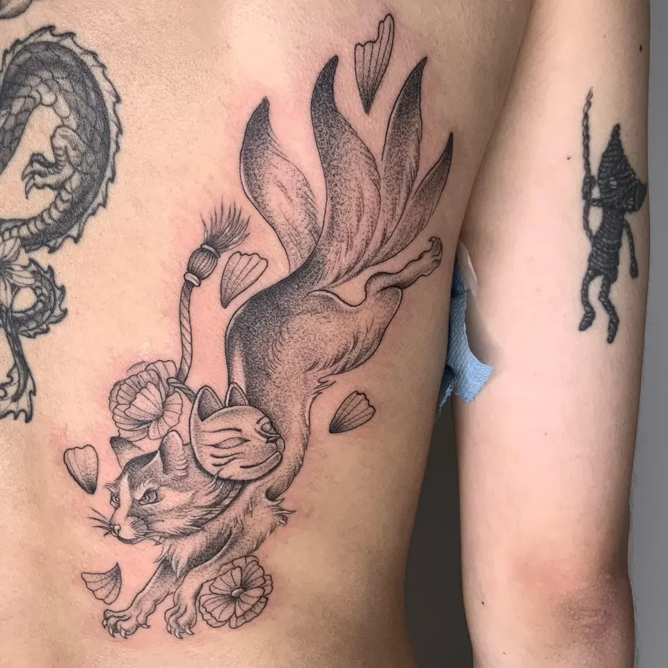 Tatouage « Chat aux pavots »