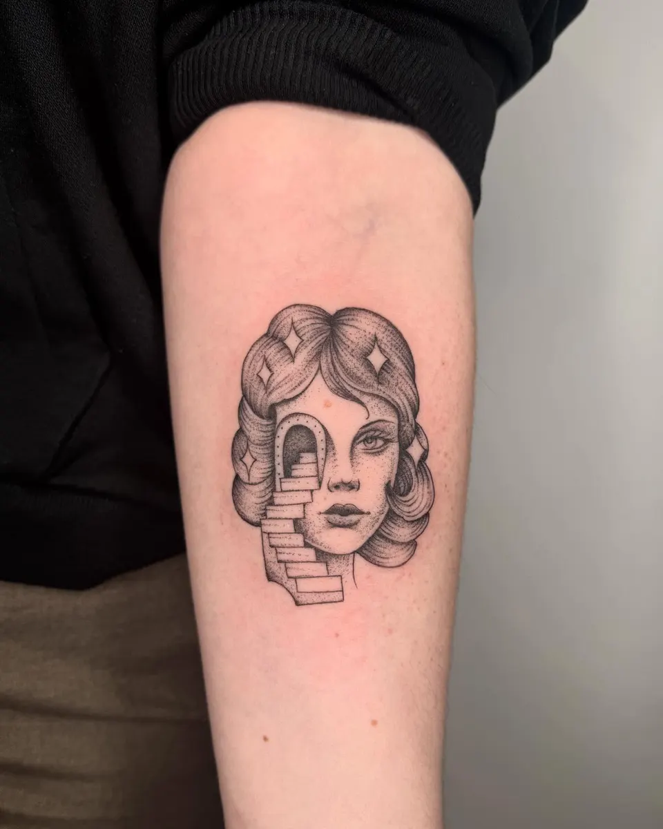 Tatouage « Femme à l'escalier »