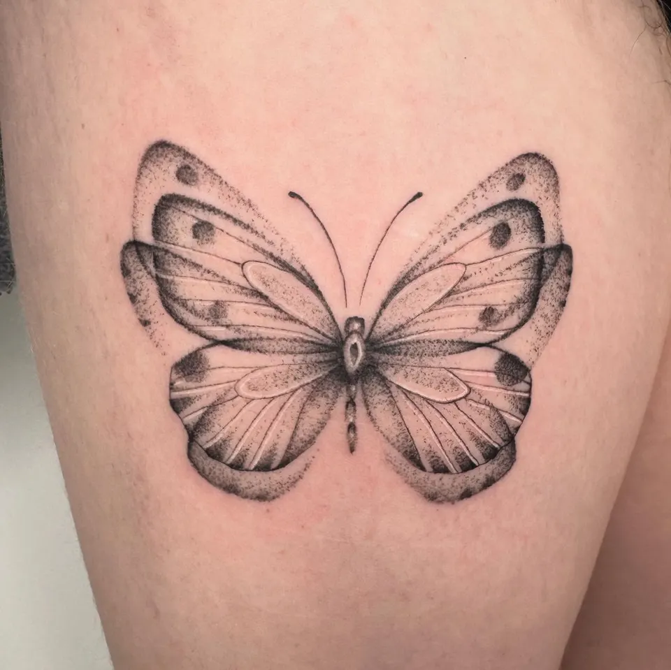 Tatouage « Papillon pointillé »