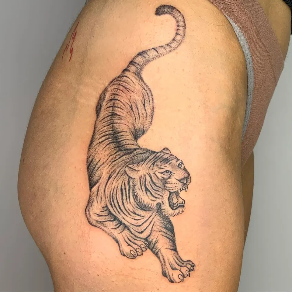 Tatouage « Tigre rampant »