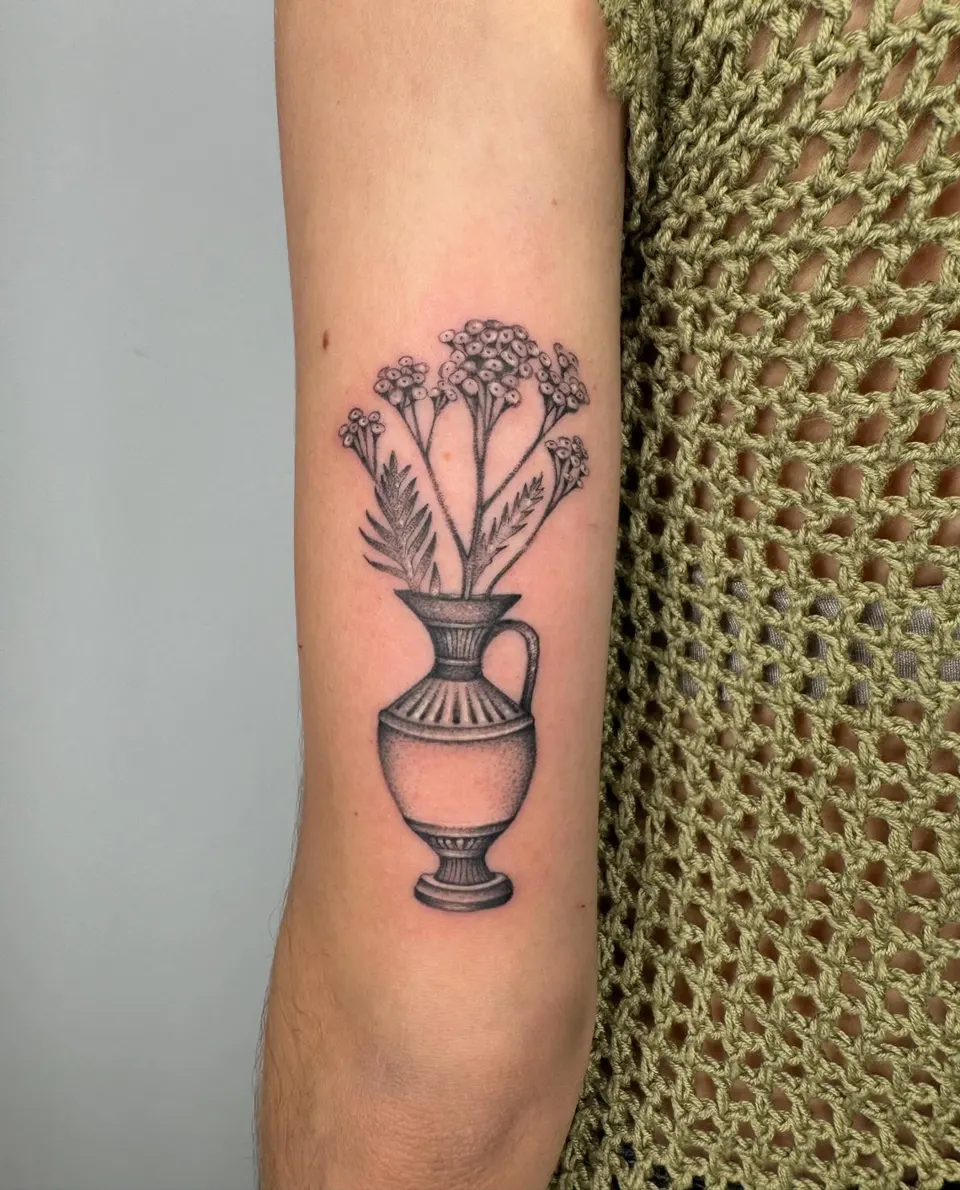 Tatouage « Vase fleuri »
